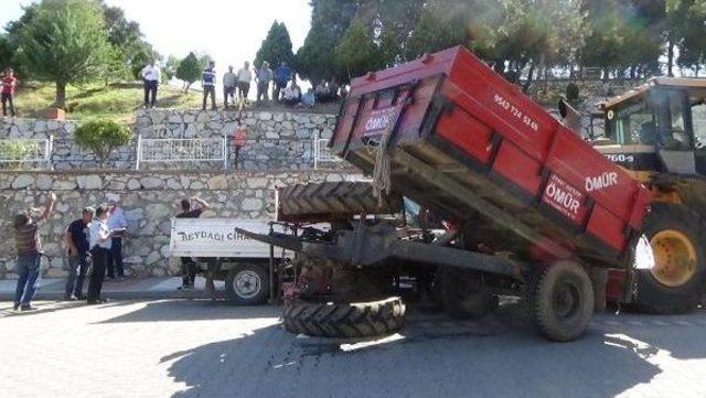 Tır'dan Düşen Dozer 5 Araca Zarar Verdi