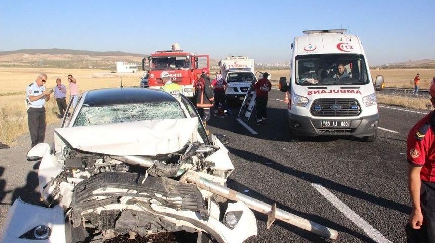 Otomobil Hafriyat Kamyonuna Arkadan &Ccedil;arptı: 6 Yaralı