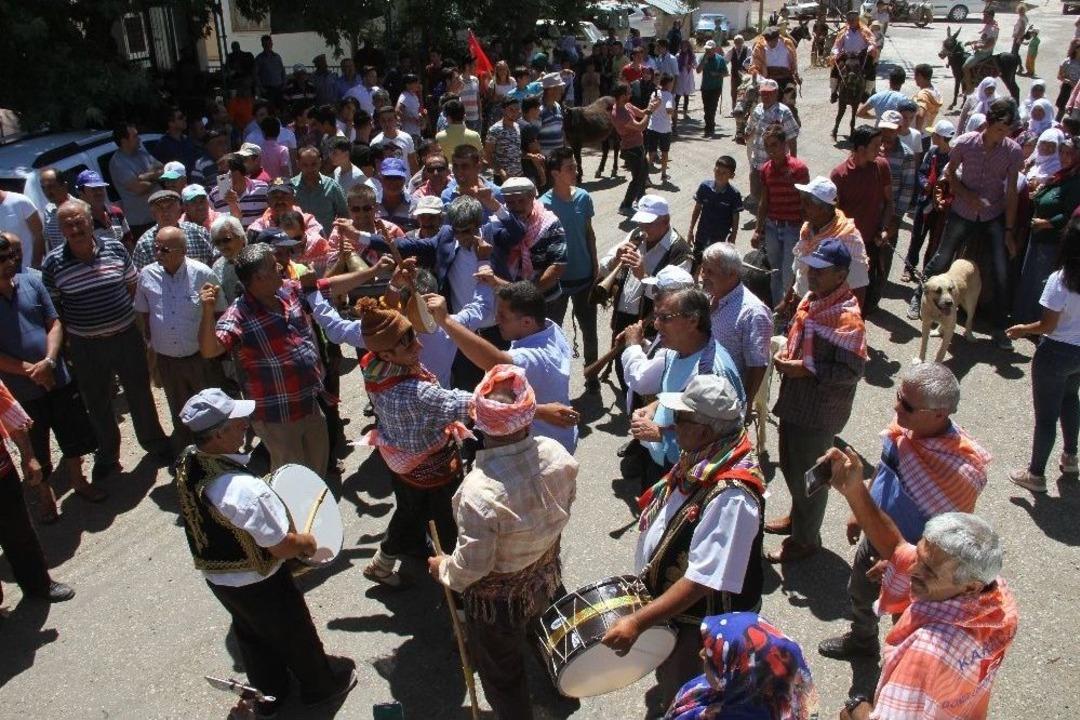 Y&ouml;r&uuml;k Şenliği Renkli G&ouml;r&uuml;nt&uuml;lere Sahne Oldu