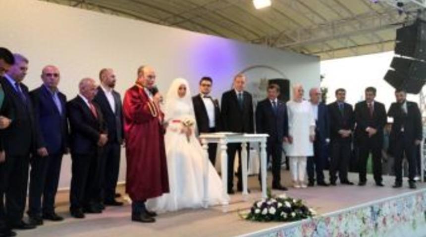 Cumhurbaşkanı Erdoğan, 15 Temmuz Kahramanı Ailenin Mutlu G&uuml;n&uuml;ne Ortak Oldu