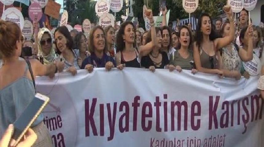 Kadık&ouml;y'de "kıyafetime Karışma" Eylemi(Geniş Haber)