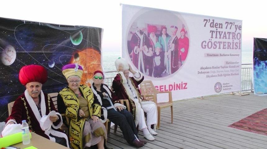 Huzurevi Sakinleri Sahneye &Ccedil;ıktı Tiyatro Oyunu Sergiledi