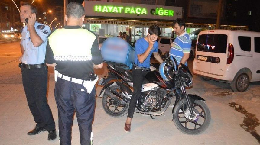 Mardin&rsquo;de Trafik&ccedil;iler Motosiklet S&uuml;r&uuml;c&uuml;lerini Kıskaca Aldı