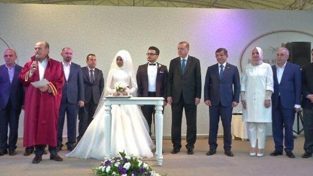 Cumhurbaşkanı Erdoğan Ve Davutoğlu, Nikah Şahidi Oldular