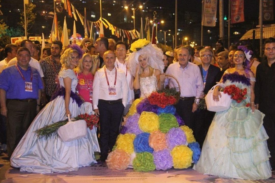 B&uuml;y&uuml;k&ccedil;ekmece&rsquo;de Kortej Y&uuml;r&uuml;y&uuml;ş&uuml; Renkli G&ouml;r&uuml;nt&uuml;lere Sahne Oldu