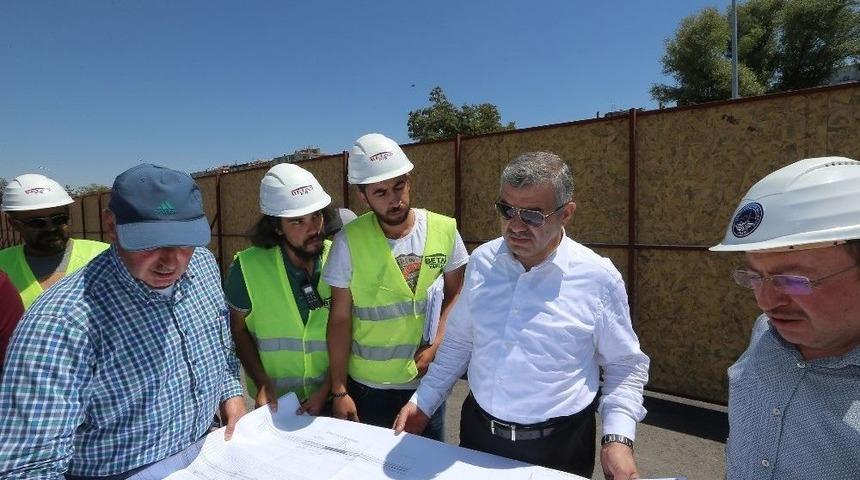 Başkan &Ccedil;elik, Kocasinan Bulvarı&rsquo;ndaki Alt Ge&ccedil;it &Ccedil;alışmalarını Takip Etti