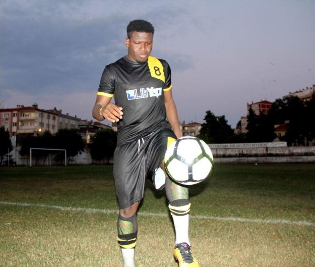 Afrika&rsquo;dan K&ouml;y Takımına 10 Kilo Zeytinyağı Karşılığında Transfer Oldu