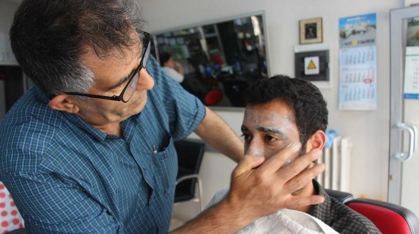 Erkek Kuaförlerinde Yüz Maskesi Akımı Başladı