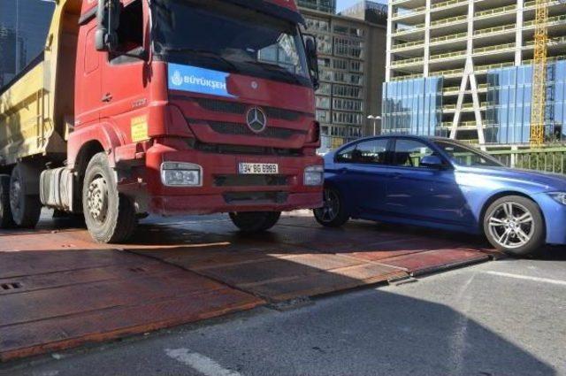 Beşiktaş'ta Kasise Takılan Motorize Polis Ekibi Kaza Yaptı: 2 Yaralı