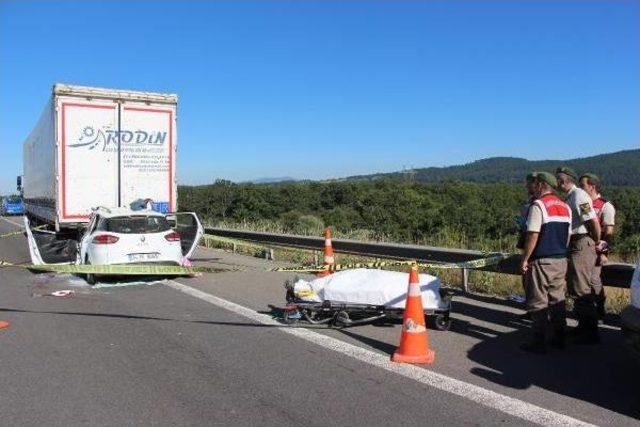 Tem'de Otomobil Tır'a Çarptı: 1 Ölü, 2 Yaralı