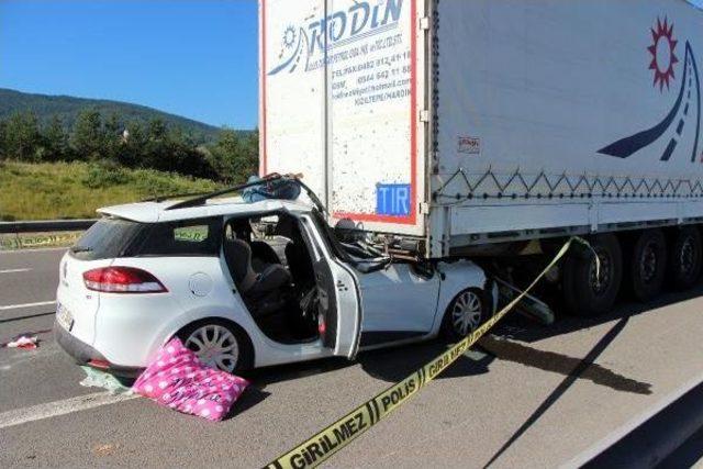 Tem'de Otomobil Tır'a Çarptı: 1 Ölü, 2 Yaralı