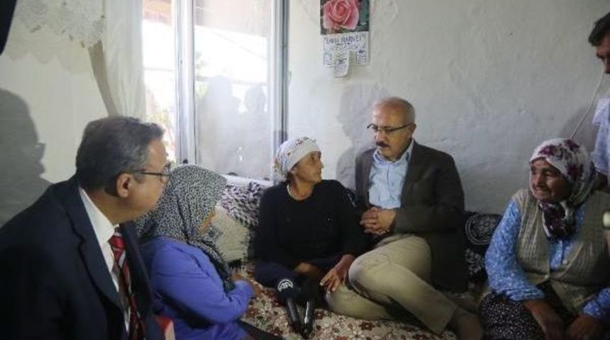 Kalkınma Bakanı Elvan, Cam Kemik Hastası Kardeşlere Sahip &Ccedil;ıktı