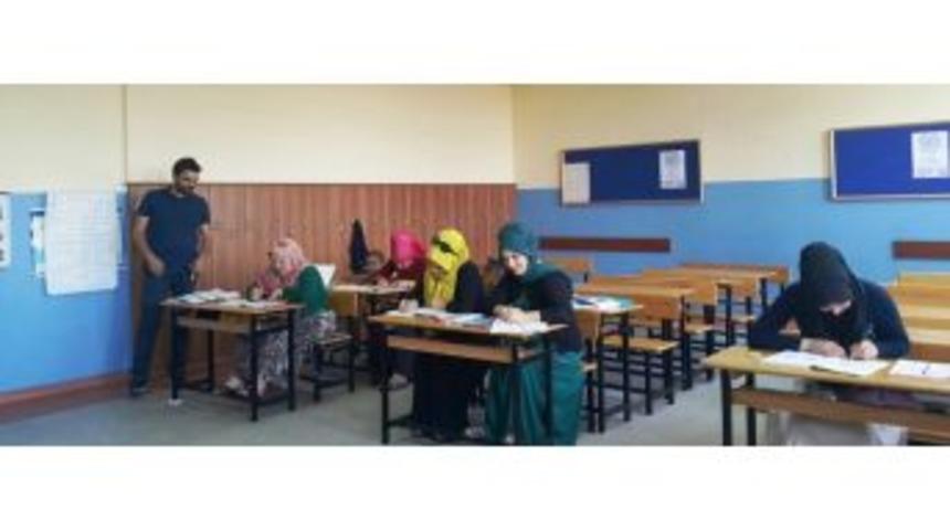 İzmit Belediyesi Okuma Yazma &Ouml;ğretiyor