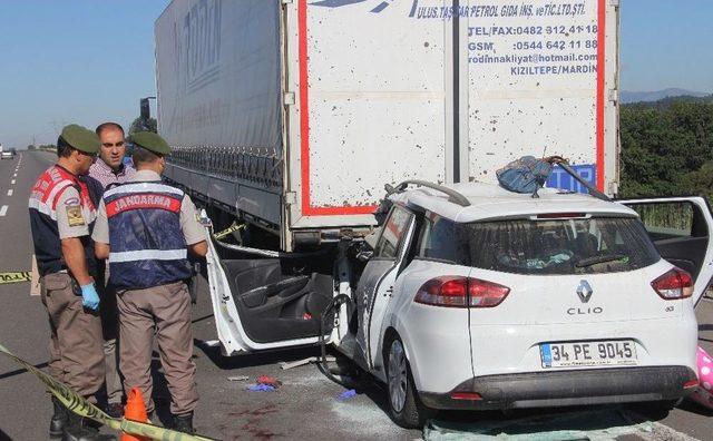 Bolu’da Otomobil Tırın Altına Girdi: 1 Ölü, 2 Yaralı