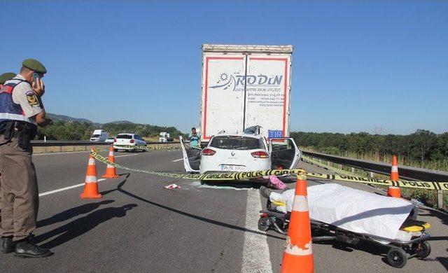 Bolu’da Otomobil Tırın Altına Girdi: 1 Ölü, 2 Yaralı