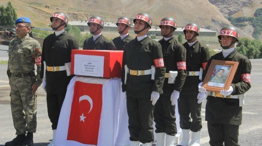 Kaza Kurşunu İle Şehit Olan Asker Memleketine Uğurlandı