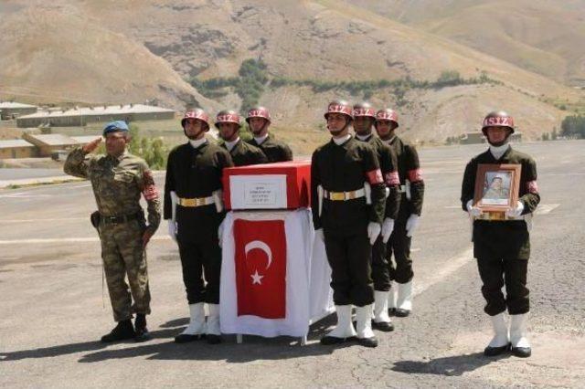 Hakkari'de Şehit Olan Sözleşmeli Er Semih Akyıldız Için Tören