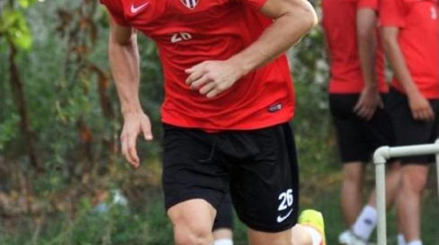 İneg&ouml;lspor, Uğur Parlak'la Imzaladı