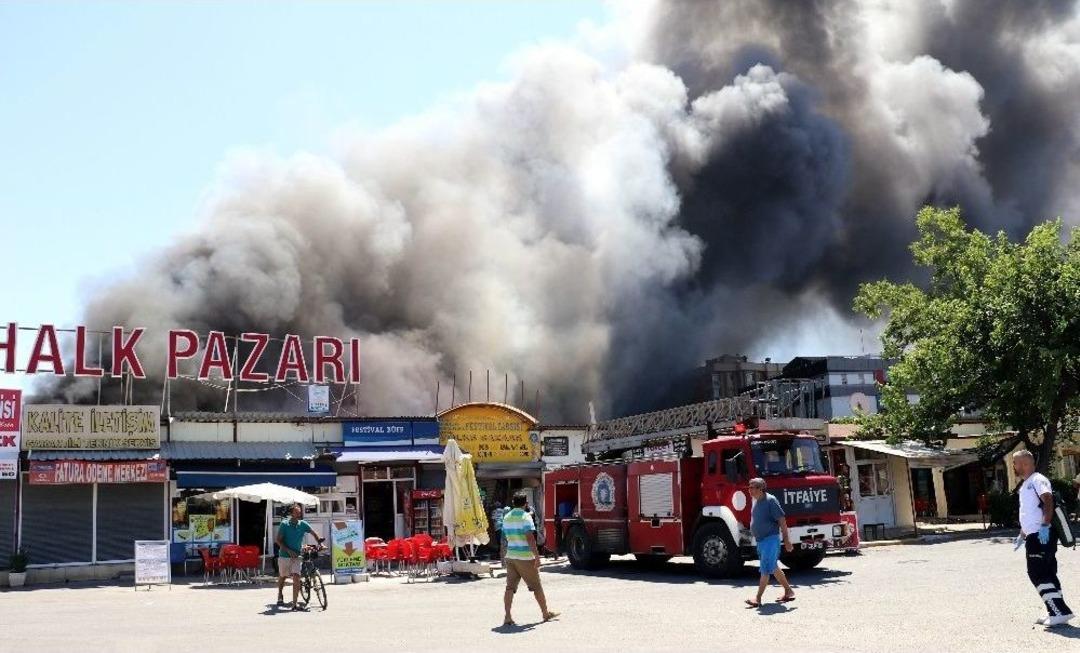 Antalya&rsquo;daki Yangında 150&rsquo;ye Yakın D&uuml;kkan Zarar G&ouml;rd&uuml;