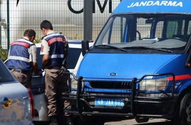 Bodrum'da Çifte Tabancalı Saldırgan Dehşeti: 1 Ölü, 4 Yaralı (2)