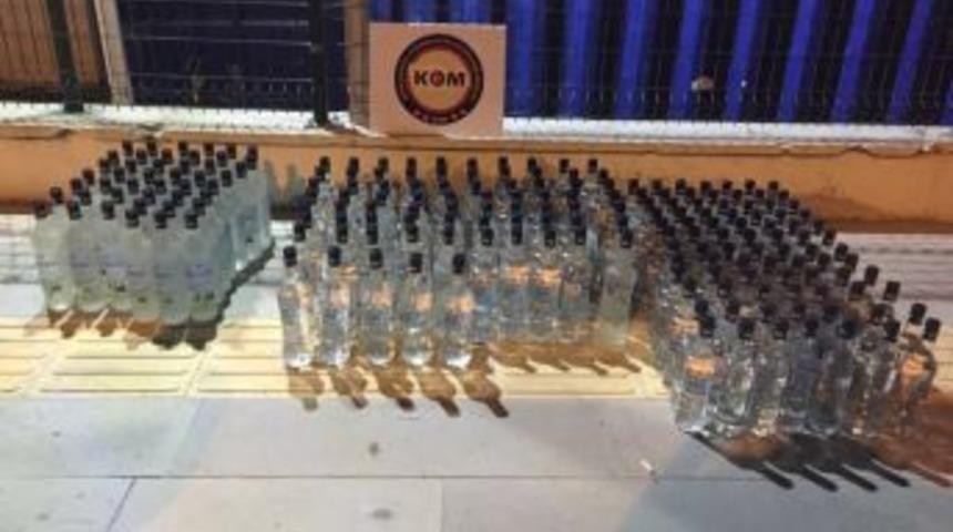 Mersin’de Bir Araçta 204 Şişe Sahte İçki Ele Geçirildi