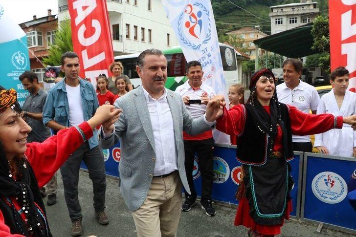 Gençlik Ve Spor Bakanı Osman Aşkın Bak, Tulum Eşliğinde Horon Oynadı G3