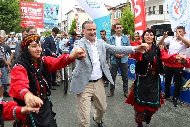 Gençlik Ve Spor Bakanı Osman Aşkın Bak, Tulum Eşliğinde Horon Oynadı G4