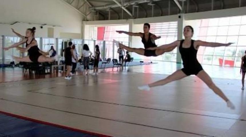 Aerobik Cimnastik Milli Takımı Avrupa Şampiyonasına Manisa'da Hazırlanıyor