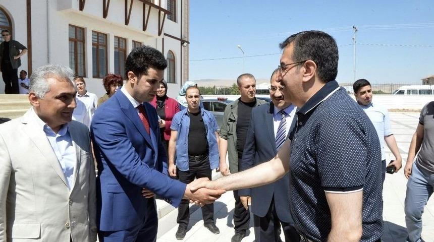 G&uuml;mr&uuml;k Ve Ticaret Bakanı B&uuml;lent T&uuml;fenkci: