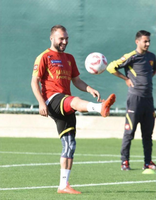 Göztepe 5 Futbolcuyla Yollarını Ayırıyor