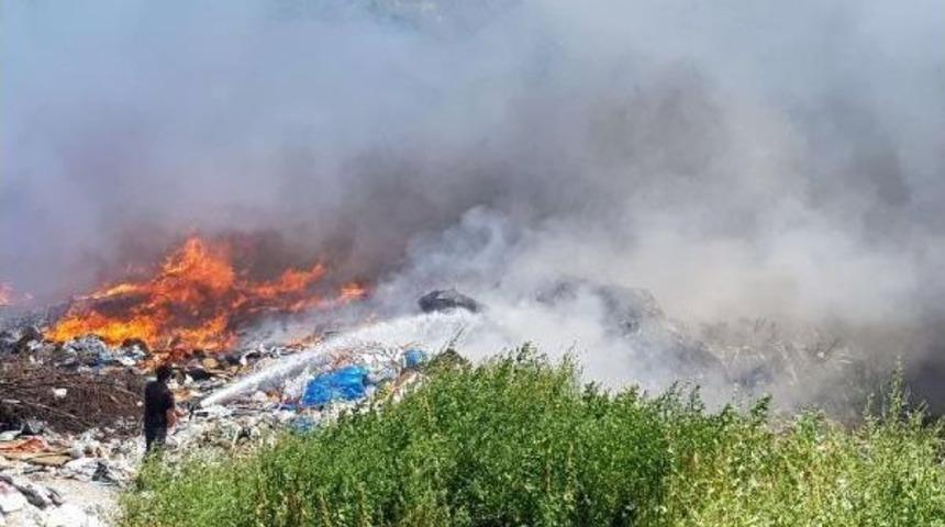 İznik &Ccedil;&ouml;pl&uuml;ğ&uuml;ndeki Yangın Devam Ediyor