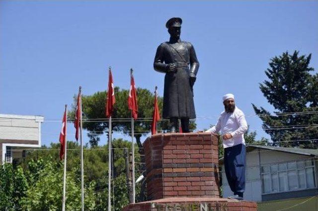 Siverek’Te Atatürk Büstüne Tahra Ile Saldırı