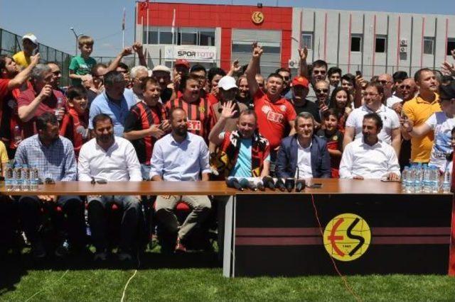 Eskiyehirspor, Sergen Yalçın'la 1 Yıllık Sözleşme Imzaladı