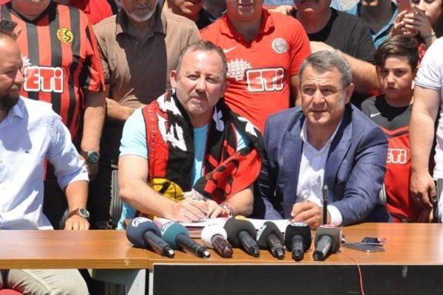 Eskiyehirspor, Sergen Yalçın'la 1 Yıllık Sözleşme Imzaladı