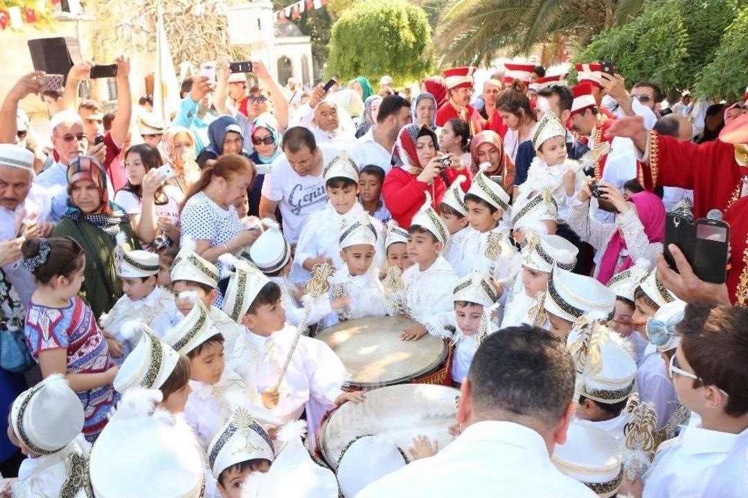 Ey&uuml;p&rsquo;te 560 &Ccedil;ocuğun S&uuml;nnet Heyecanı