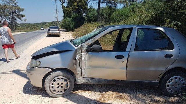 Antalya’da Otomobil Direğe Çarptı: 1 Yaralı