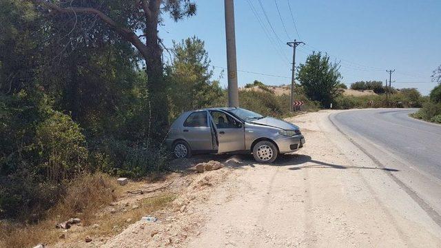 Antalya’da Otomobil Direğe Çarptı: 1 Yaralı