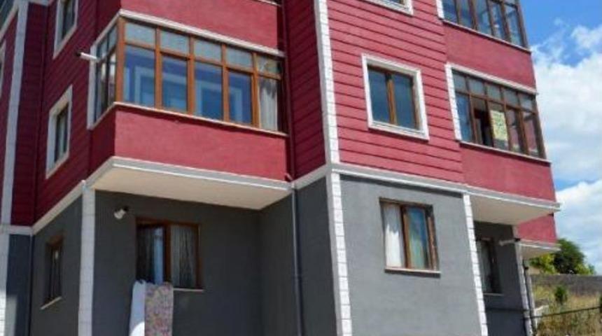 &Uuml;niversiteli Gen&ccedil; 'olmaktan Korktuğum Insan Oldum' Notu Yazıp 4'&uuml;nc&uuml; Kattan Atladı