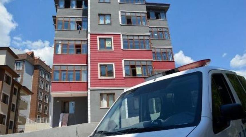 4'&uuml;nc&uuml; Kattan Atlayan &Uuml;niversiteli Hastanede &Ouml;ld&uuml;