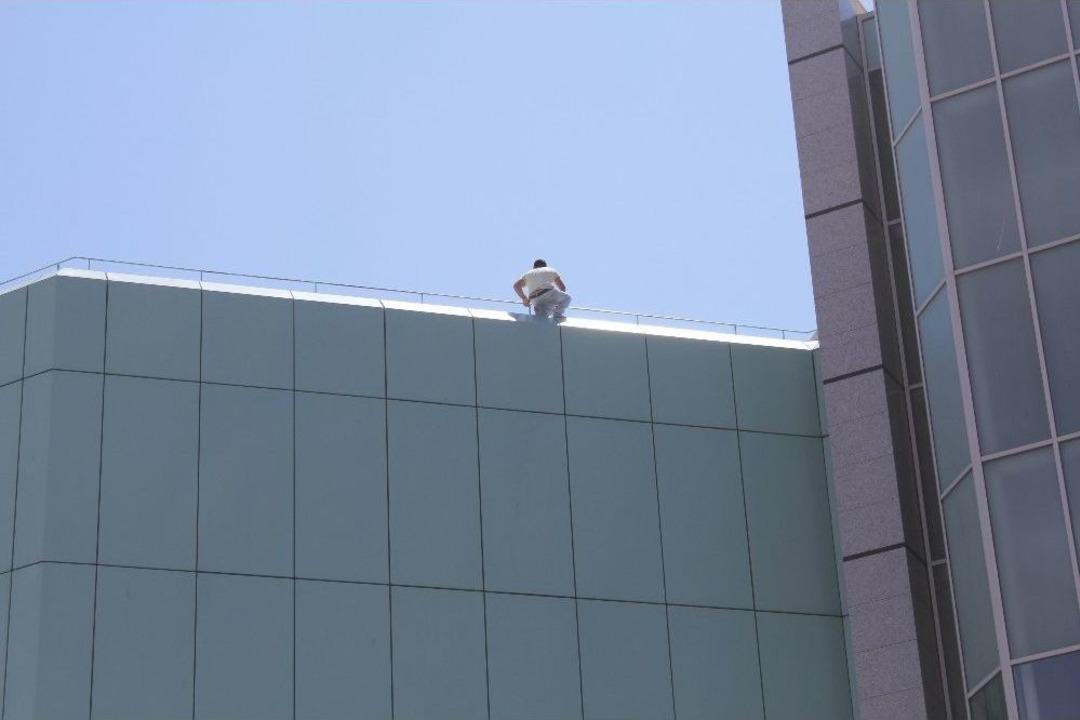 İntiharcı Şovmen Bu Kez Avm&rsquo;ye &Ccedil;ıktı