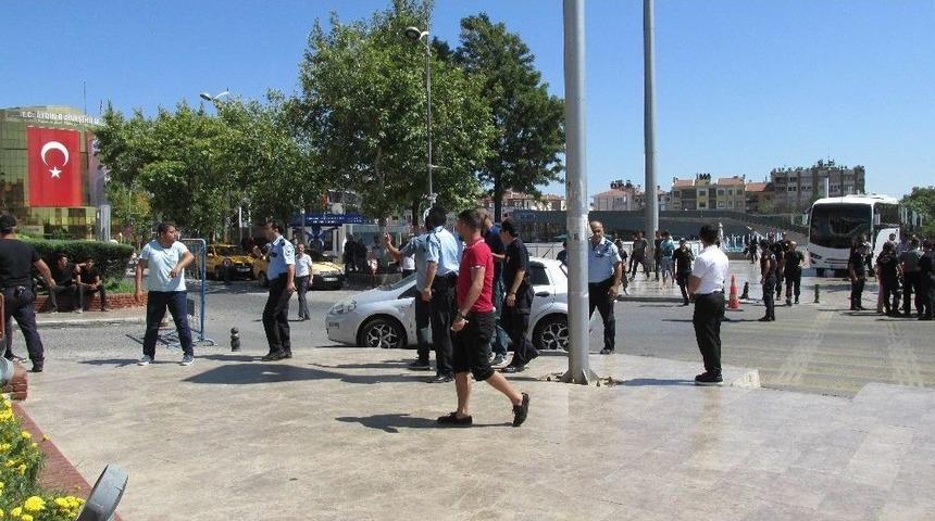 Meydan Kavgasını Polis &Ouml;nledi