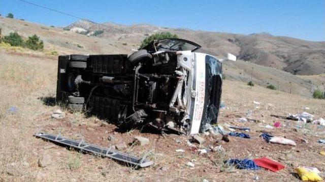 Kayseri'de Tur Midibüsü Devrildi: 26 Yaralı (2)