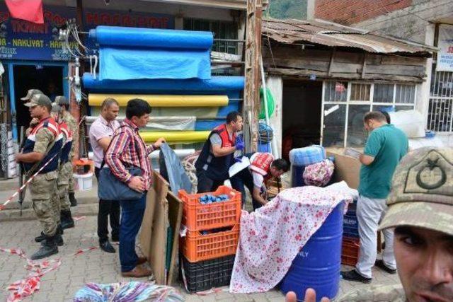 Bir Yıl Önce Kaçırdığı Kızı Pazar Yerinde Bıçakla Öldürdü