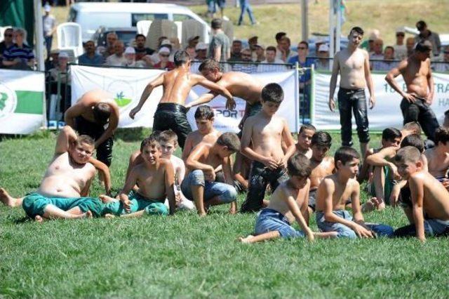 Çavuşoğlu:  Batı Trakya Ve Balkanlı Vatandaşlarımız Da 15 Temmuzda Havalimanındaydı