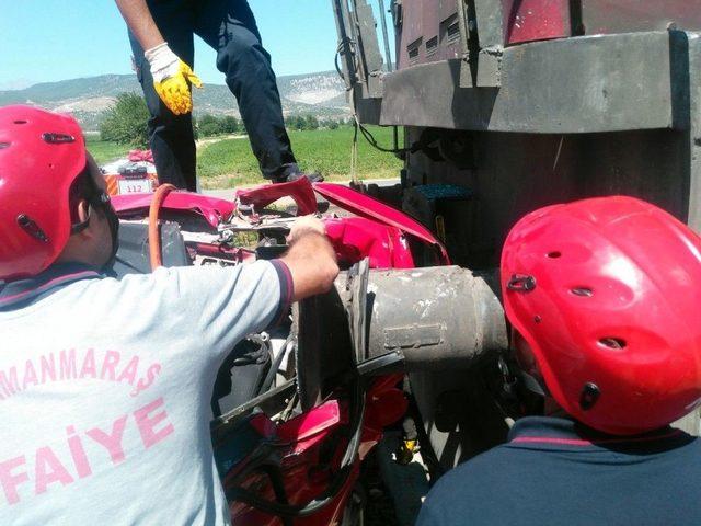 Y&uuml;k Treni İle Otomobil &Ccedil;arpıştı; Anne Ve Kızı &Ouml;ld&uuml;, Baba Ağır Yaralandı 1