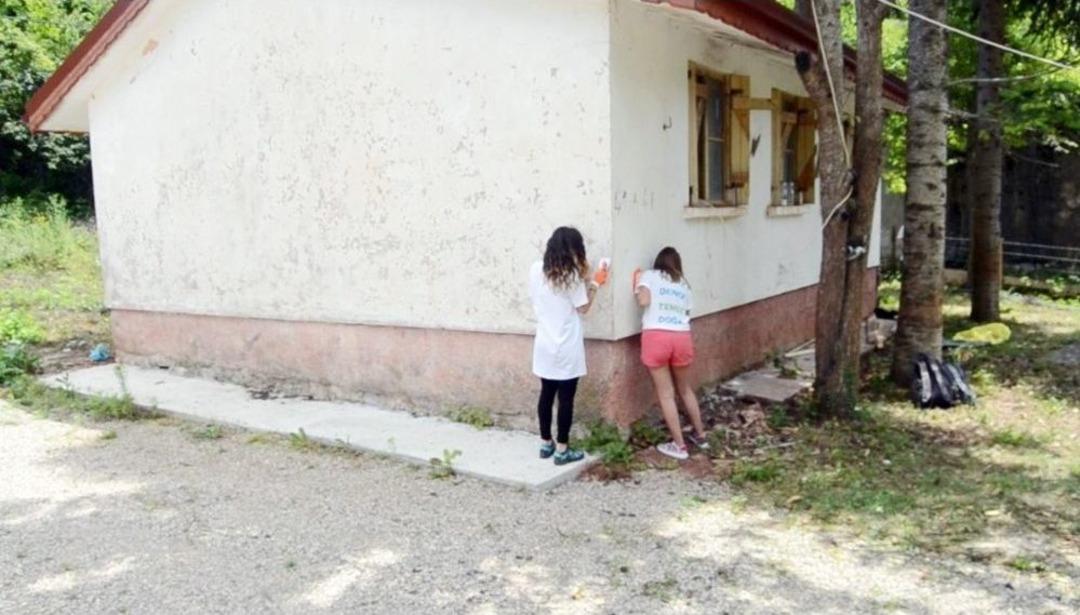 &Uuml;niversiteli &Ouml;ğrenciler, Eski K&ouml;y Okulunu Konağa D&ouml;n&uuml;şt&uuml;rd&uuml;