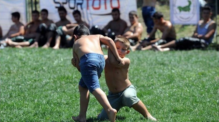 Başbakan Yardımcısı &Ccedil;avuşoğlu, 18. Batı Trakyalılar Panayırı&rsquo;na Katıldı