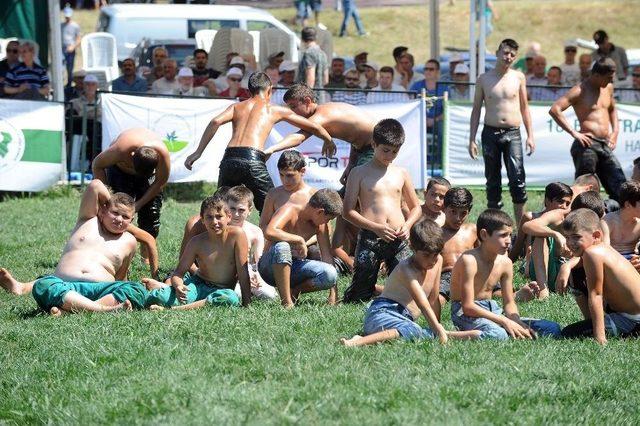 Başbakan Yardımcısı Çavuşoğlu, 18. Batı Trakyalılar Panayırı’na Katıldı