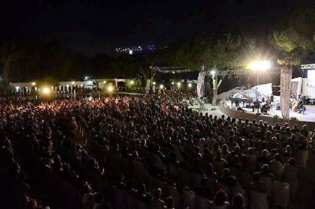 İdil Biret, Kuşadası'nda Konser Verdi