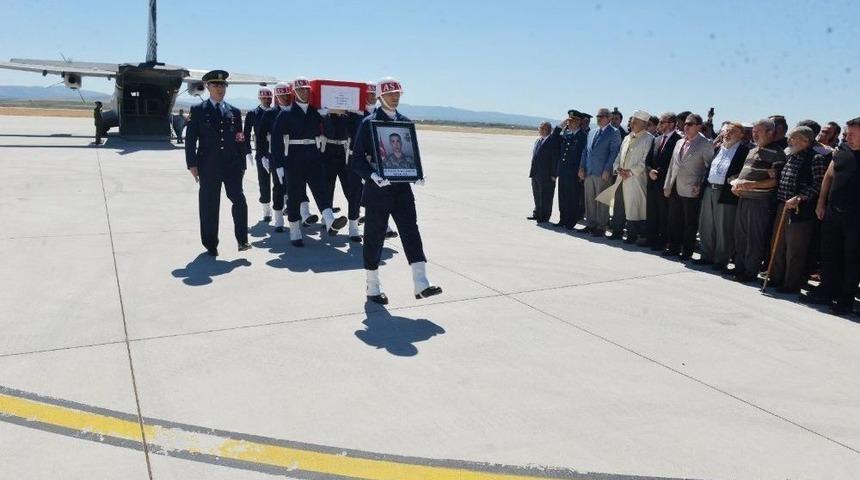 Şehit Piyade Er Akyıldız&rsquo;ın Cenazesi K&uuml;tahya&rsquo;ya Getirildi